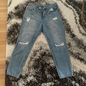jeans that create that baggy look while fitting snug on the waist
